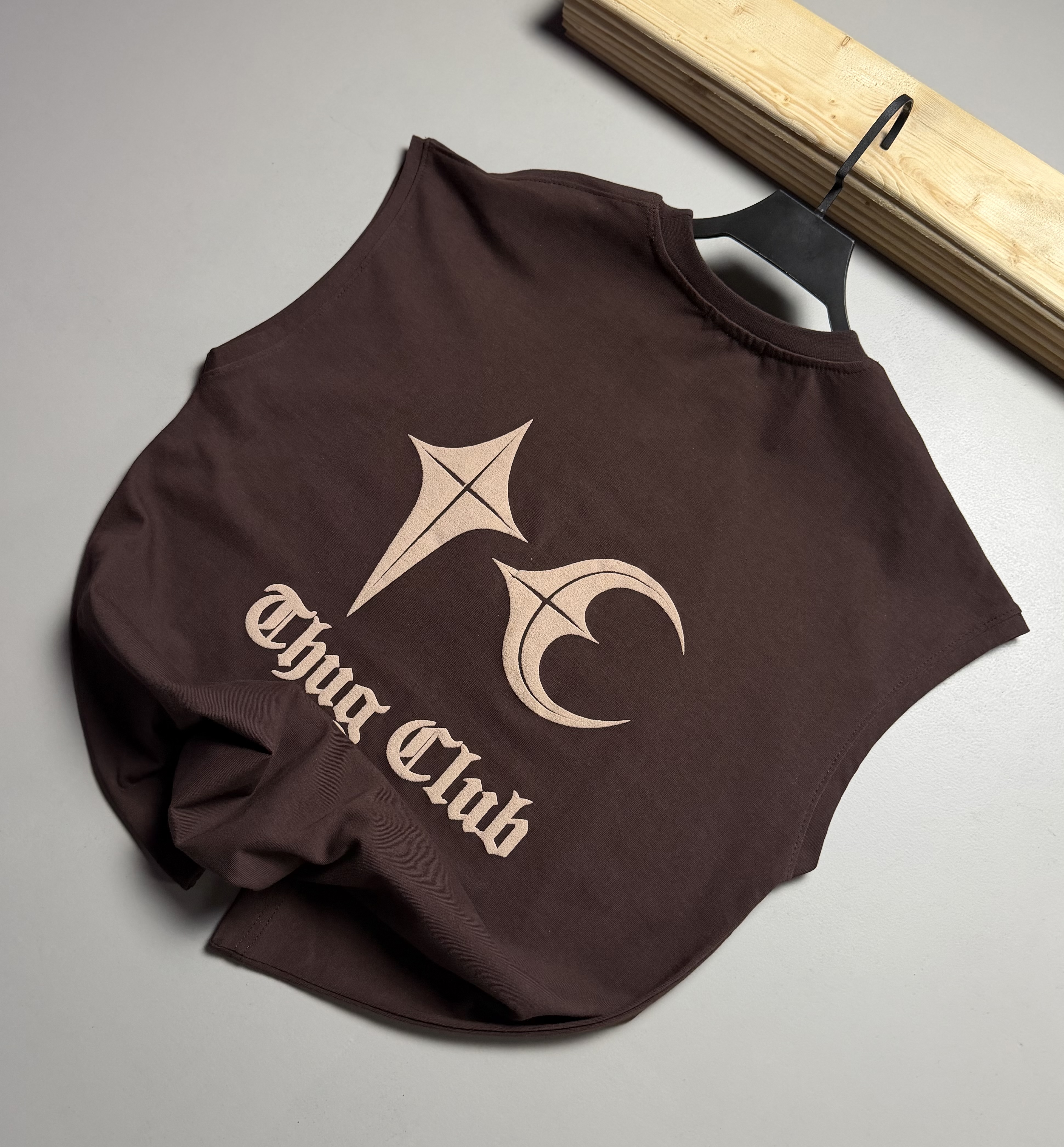 وست باکسی مدل Thug Club رنگ قهوه اي موكا کد 623